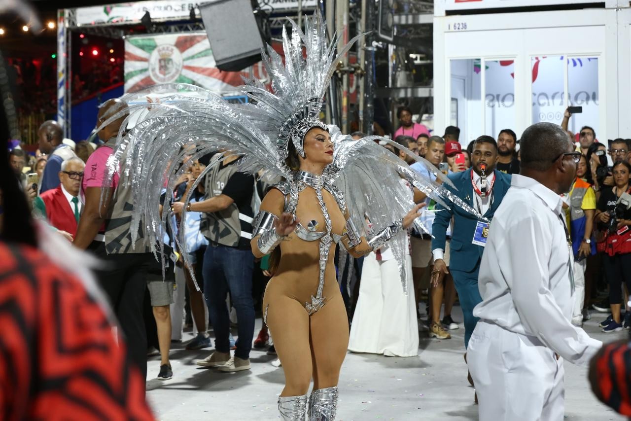 Paolla Oliveira na Sapucaí — Foto:  Roberto Filho/Brazil News