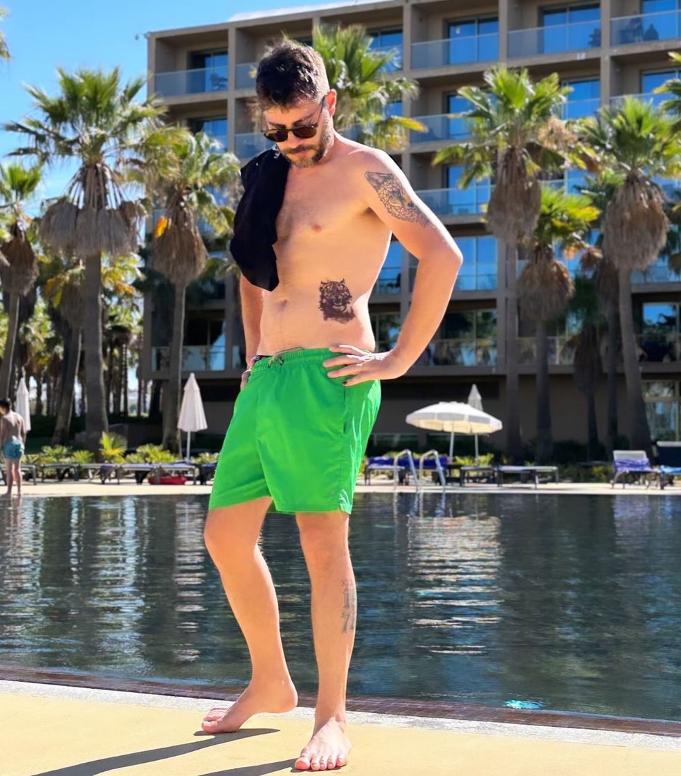 Evaristo Costa na piscina — Foto: Reprodução/Instagram