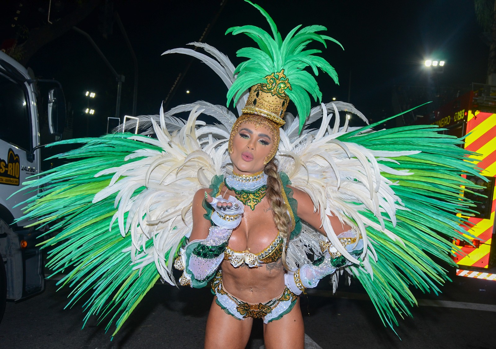 Natacha Horana na Sapucaí — Foto: Brazil News