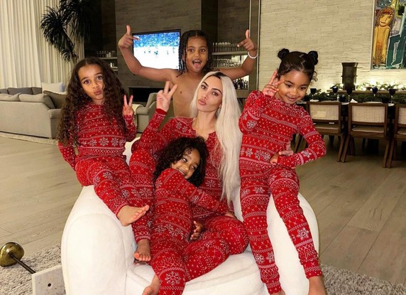Kim Kardashian e os quatro filhos