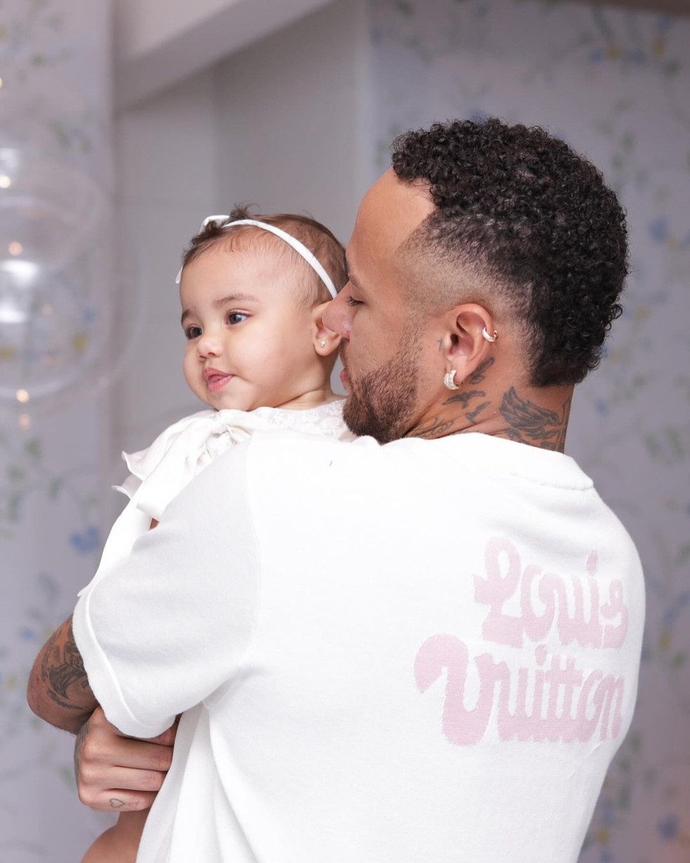 Neymar mostra imagens do batismo da filha, Mavie — Foto: Reprodução/Instagram