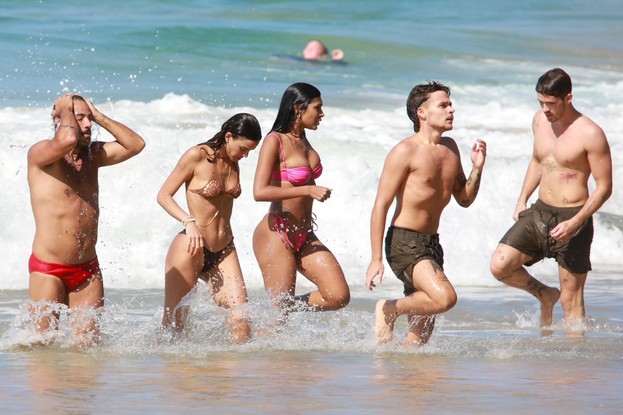 Bruna Marquezine, João Guilherme, Pocah, João Lucas, Sasha e outros famosos em Fernando de Noronha