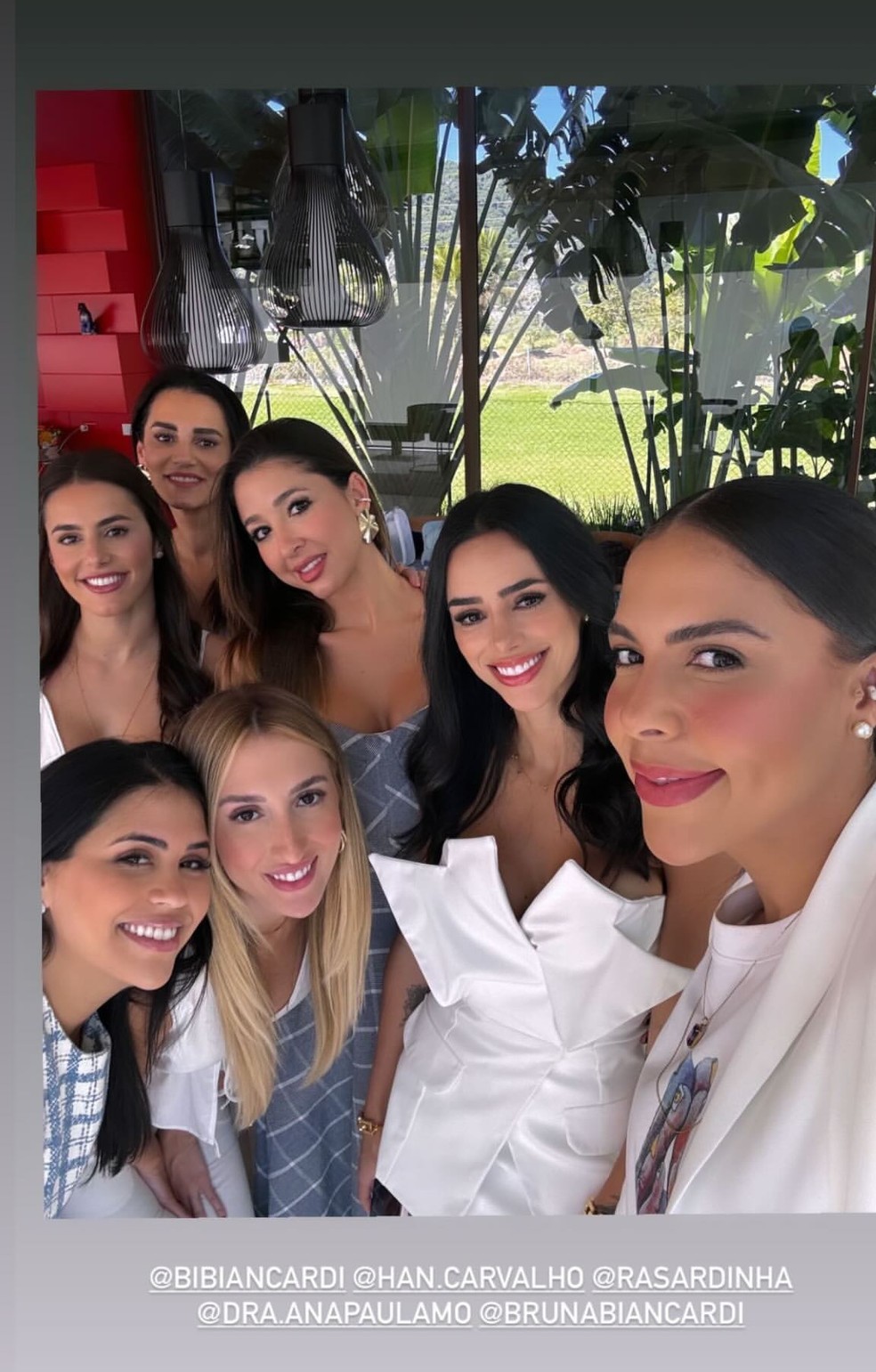 Bruna Biancardi com a irmã e amigas — Foto: Reprodução/Instagram