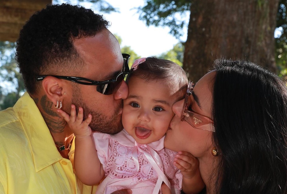 Neymar e Bruna Biancardi com a filha, Mavie — Foto: Reprodução/Instagram