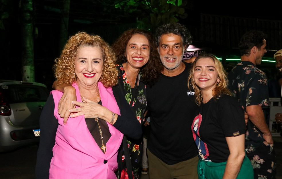 Atores de 'No Rancho Fundo' curtem festa da novela — Foto: Claudio Andrade/AgNews