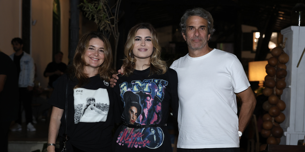Cláudia Abreu e ex-marido se reúnem em show da filha Maria Maud