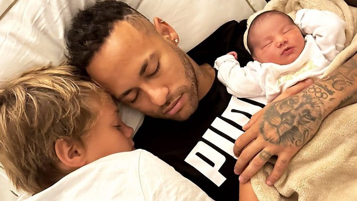 Neymar com os filhos: Davi Lucca e Mavie