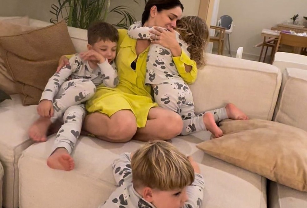 Sabrina Petraglia e os filhos: Gael, Maya e Léo — Foto: Reprodução/Instagram