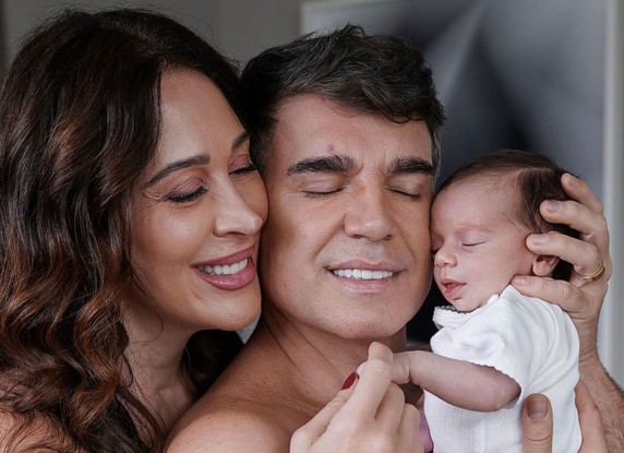 Claudia Raia e o marido, Jarbas Homem de Mello, e o filho, Luca