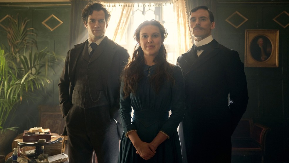 O famoso investigador Sherlock Holmes é interpretado por Henry Cavill em Enola Holmes — Foto: Reprodução/Rotten Tomatoes