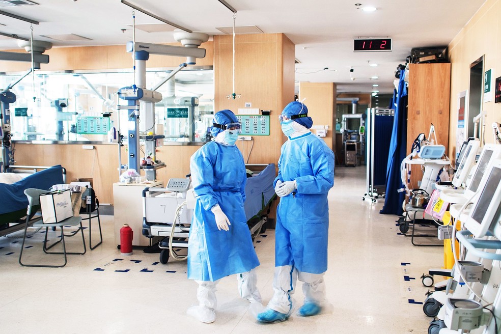 Hospital de Zhongnan, em Wuhan, usa software para ajudar a detectar o novo coronavírus — Foto: Xiao Yijiu Xinhua/Redux