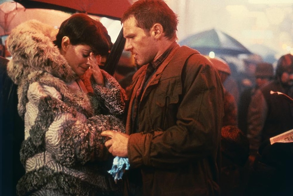 Blade Runner - O Caçador de Androides (1982) traz aspectos neo-noir para um para uma trama em um futuro decadente e distópico — Foto: Reprodução/IMDb