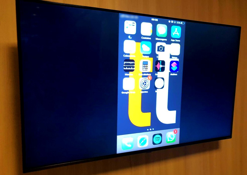 Tela do iPhone espelhada na smart TV LG — Foto: Reprodução/Milena Garcia