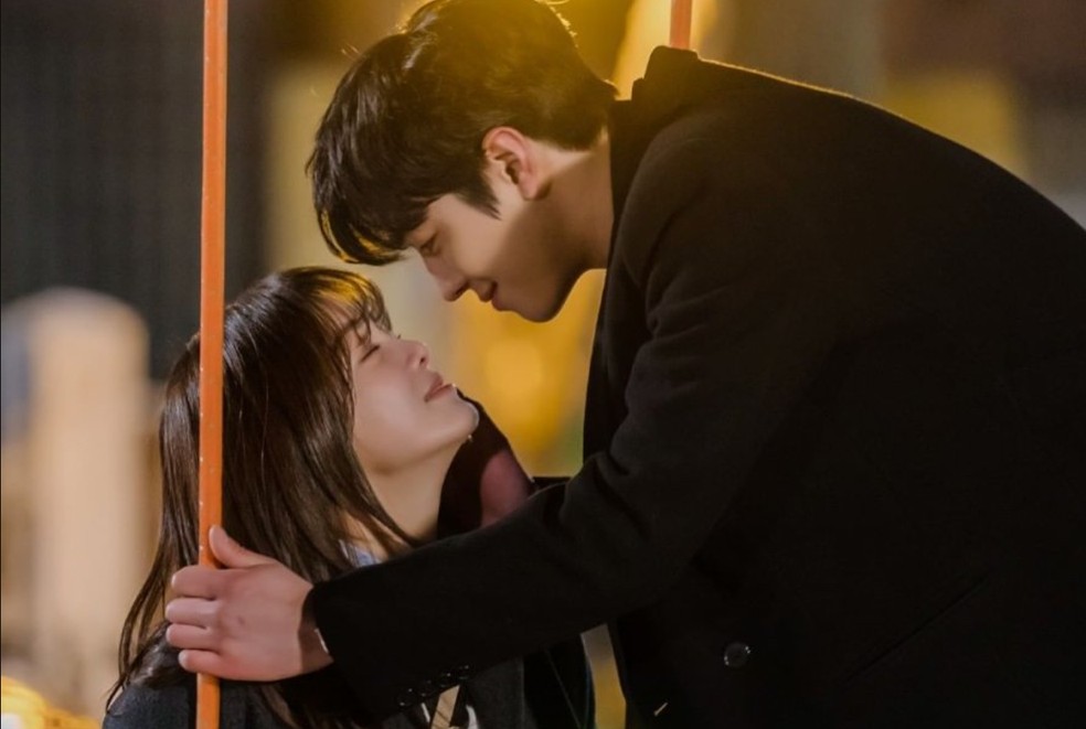 Pretendente Surpresa é protagonizado por Ahn Hyo-seop (Dr. Romântico) e Kim Se-jeong (O Jogo do Detetive). — Foto: Divulgação/My Drama List