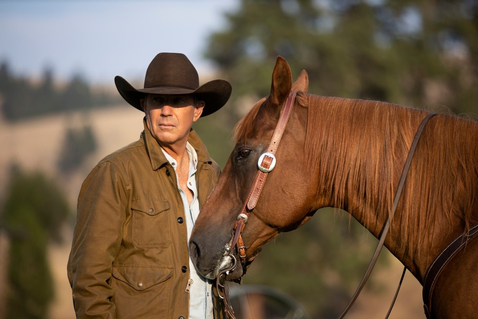 A série tem como protagonista John Dutton, um pecuarista americano dono de uma fazenda de gado dos EUA. Seus problemas familiares e profissionais movimentam a trama — Foto: Divulgação/Paramount+