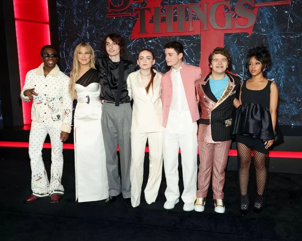 Os protagonistas de Stranger Things durante a premiere de lançamento da quarta temporada  — Foto: Divulgação/Netflix