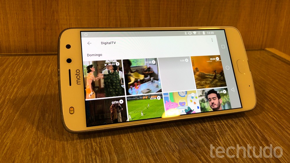 Moto Snap com TV digital conta ainda com carga extra de bateria — Foto: Thássius Veloso/TechTudo