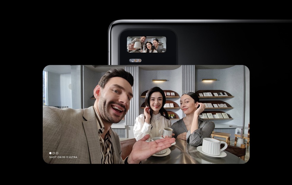 Mi 11 Ultra: tela traseira permite prévia de selfies com câmera de alta capacidade — Foto: Divulgação/Xiaomi