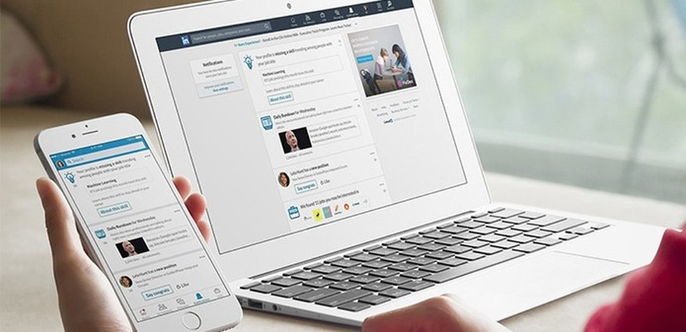 Com o LinkedIn é possível montar um currículo de forma rápida — Foto: Divulgação/LinkedIn