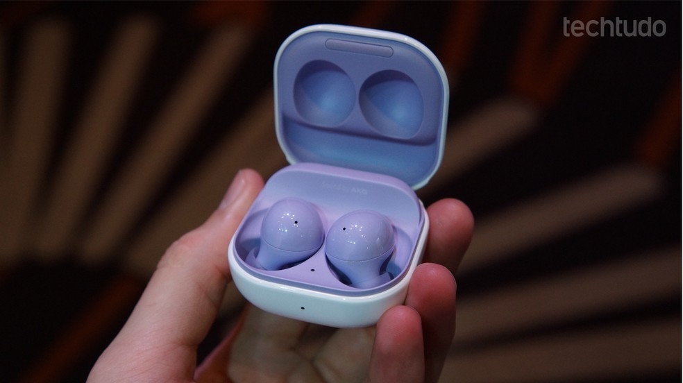 Galaxy Buds 2 é um fone de ouvido sem fio da Samsung — Foto: Thássius Veloso/TechTudo