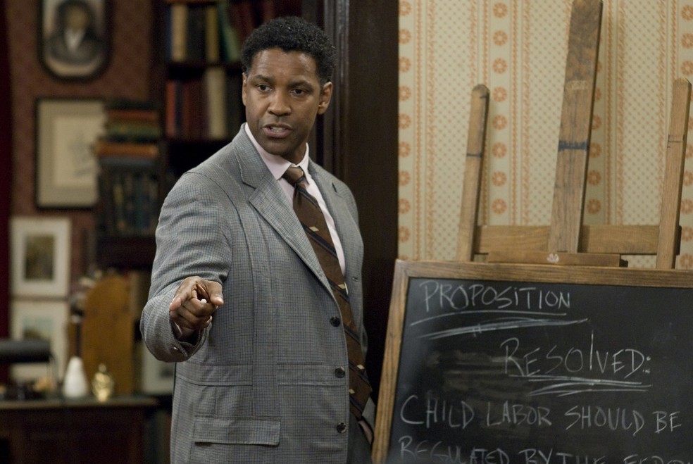 O Grande Debate retrata a história real de um professor que cria um time de debate em uma escola para negros — Foto: Reprodução/IMDb
