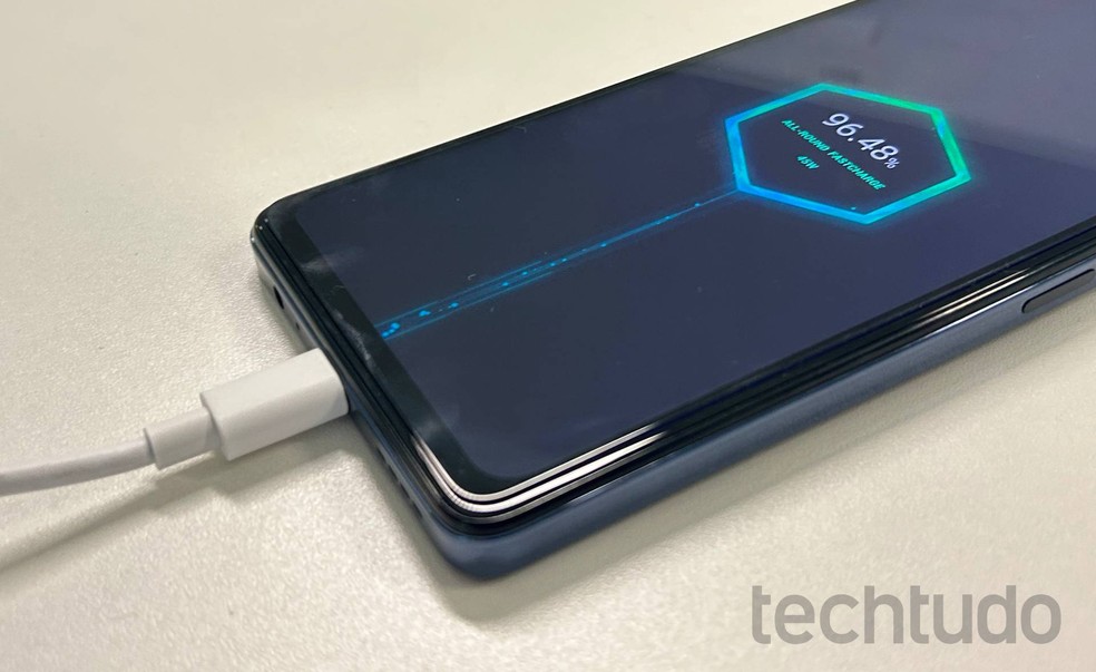 Verifique a degradação da bateria do celular — Foto: Letícia Rosa/TechTudo