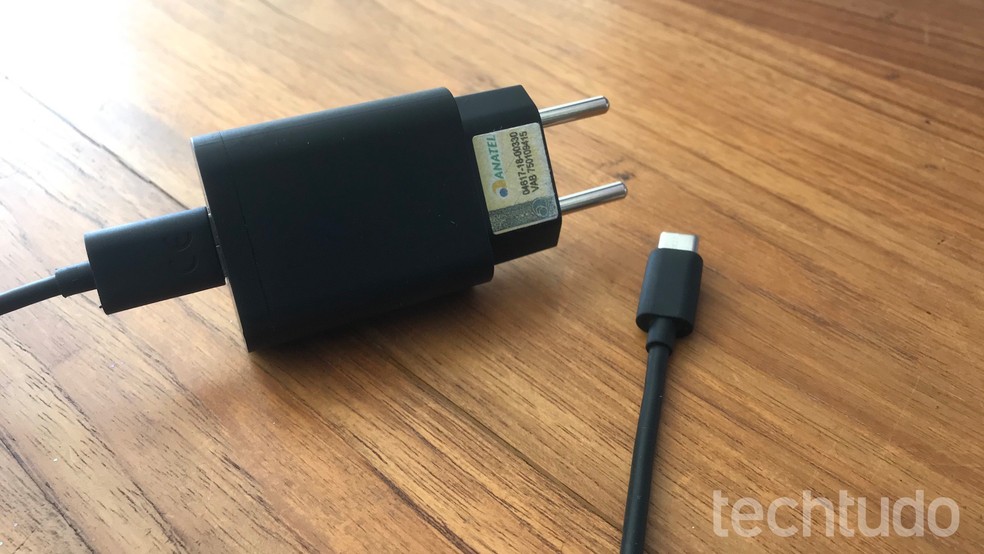 Carregador USB-C é o mais comum hoje em dia — Foto: Vitor Grama/TechTudo