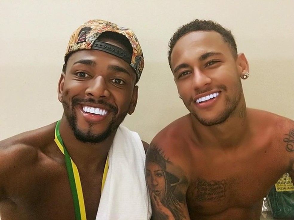 Nego do Borel e Neymar Jr. chocam seguidores com dentes extremamente brancos — Foto: Reprodução/Instagram (@negodoborel)