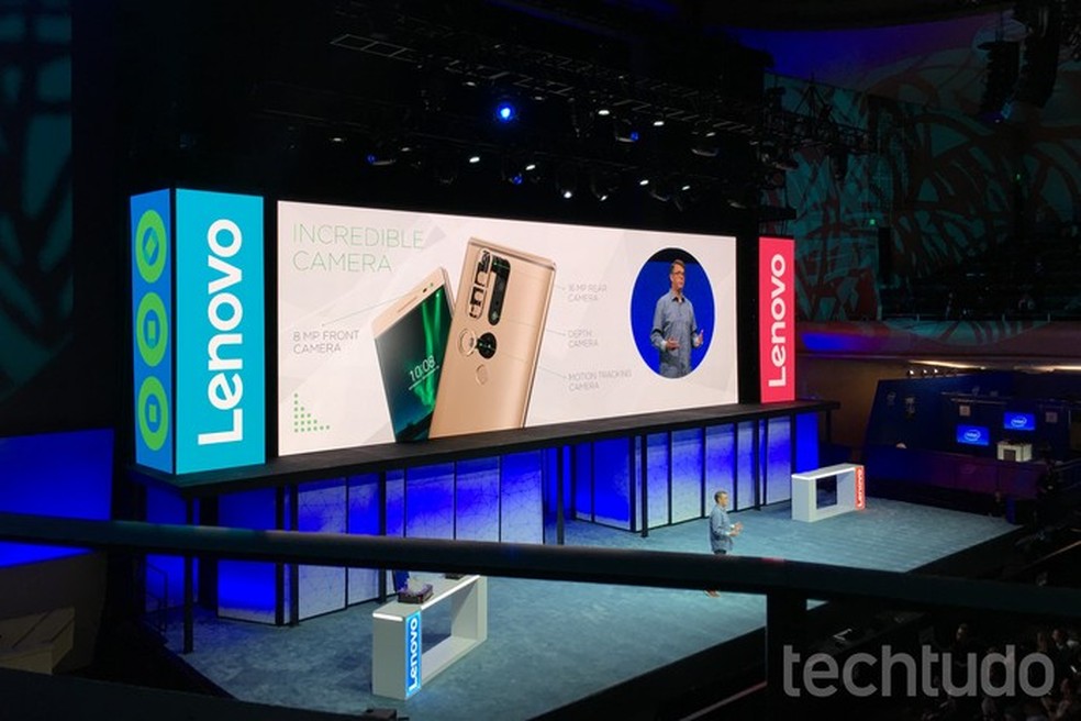 Lenovo Phab 2 Pro é o primeiro celular do mundo com Tango (Foto: Thássius Veloso/TechTudo) — Foto: TechTudo