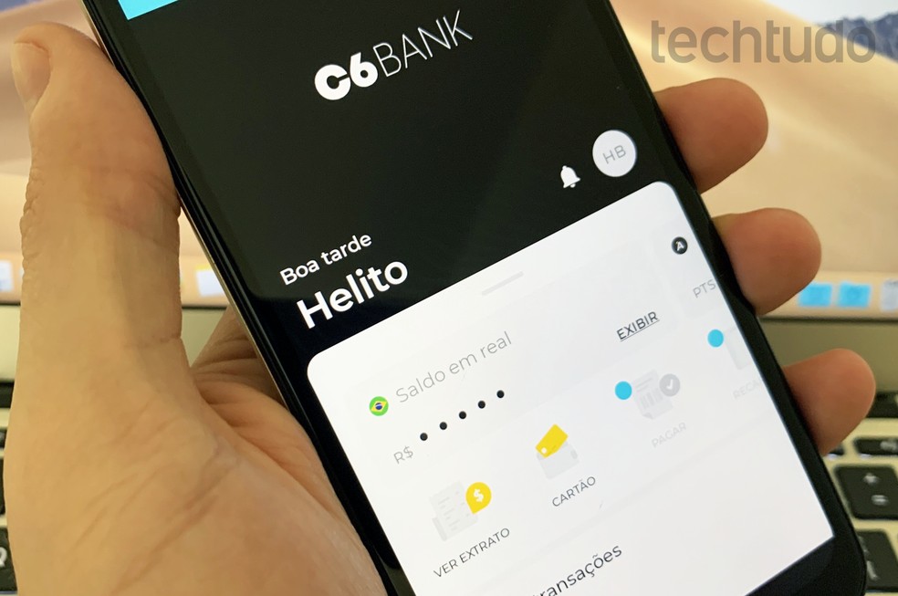 Com o programa de recompensas do C6 Bank, os clientes podem trocar pontos por passagens aéreas dentro do próprio app ou fazer a transferência para os principais programas de milhas  — Foto: Helito Beggiora/TechTudo