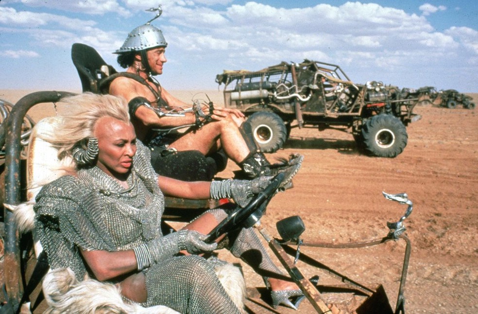 Mad Max - Além da Cúpula do Trovão (1985) tem a cantora Tina Turner interpretando a grande vilã Tia Entity — Foto: Divulgação/Warner Bros. Pictures