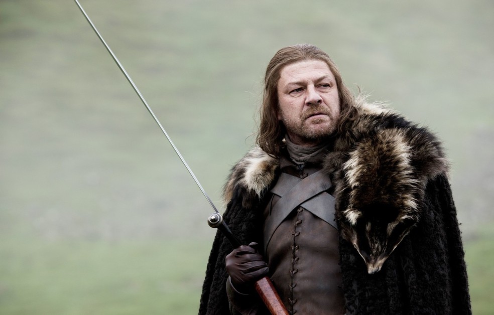 Eddard é a Mão do rei, Lorde de Winterfell e do clã Stark — Foto: Divulgação/HBO