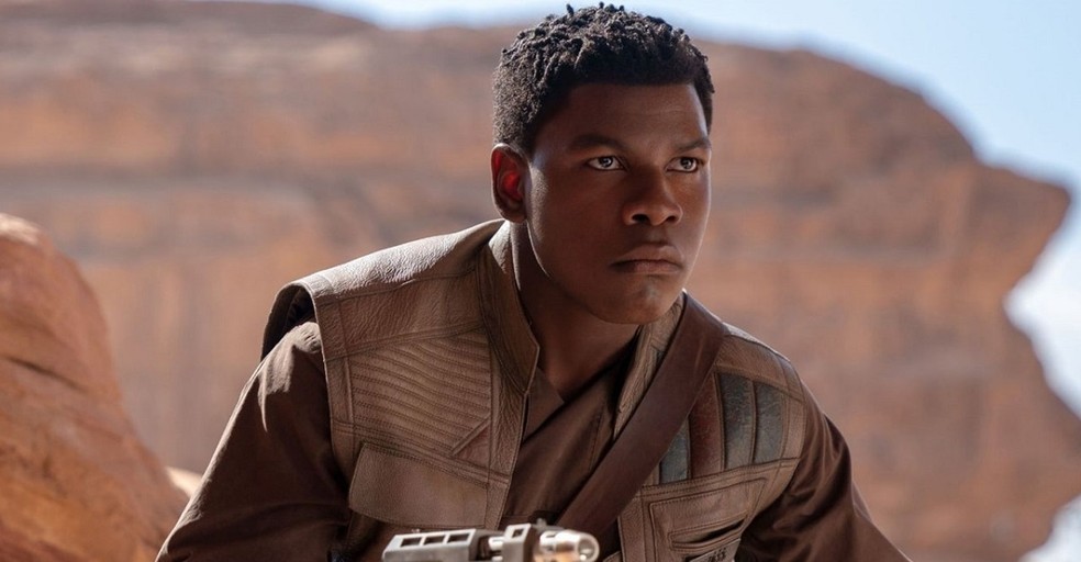 Finn não possuía um nome e ganhou seu apelido de Poe Dameron — Foto: Reprodução/IMDb