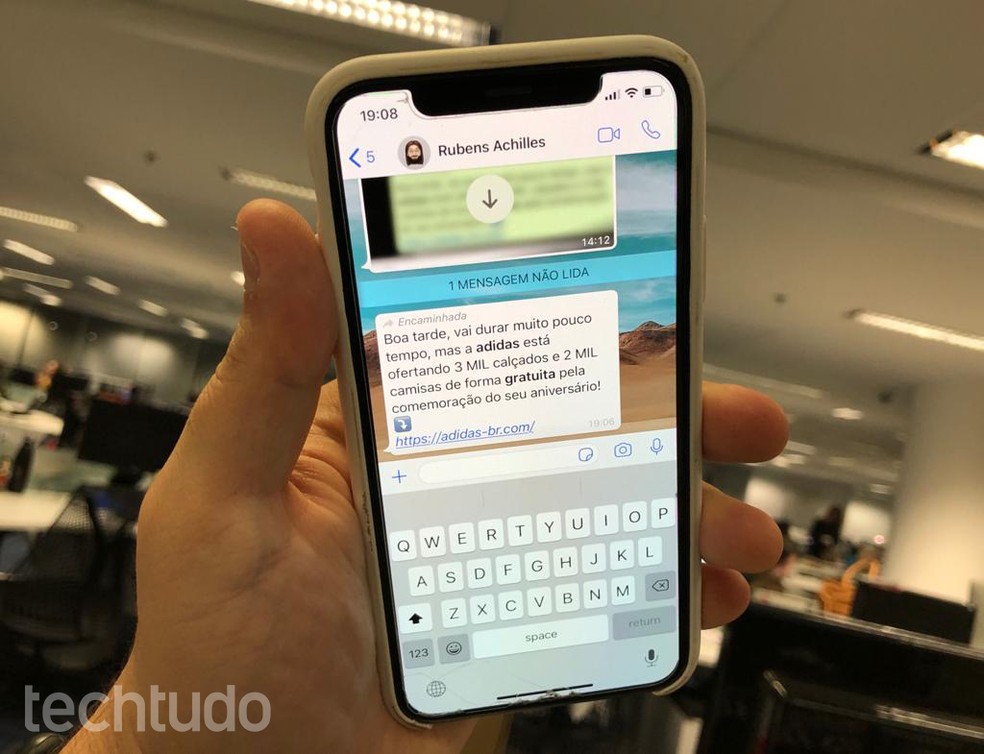 Aniversário da Adidas? Golpe no WhatsApp promete tênis grátis da marca — Foto: Rubens Achilles/TechTudo