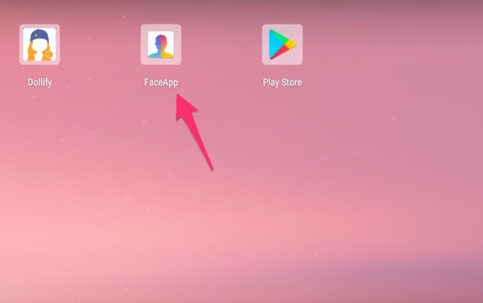 Ação para iniciar o FaceApp no simulador de Android BlueStacks — Foto: Reprodução/Marvin Costa