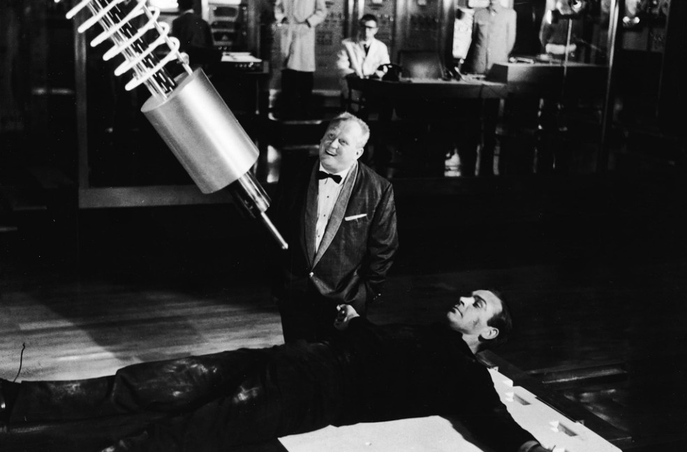 007- Goldfinger (1964) tem James Bond tentando acabar com um mafioso — Foto: Divulgação/IMDb