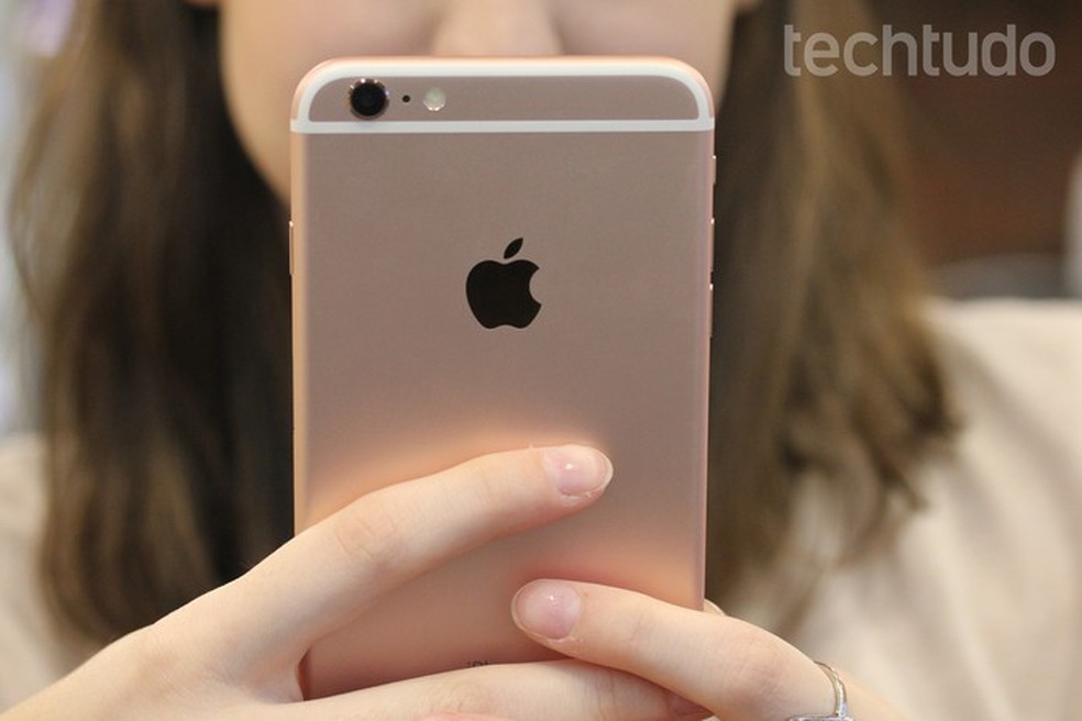 Veja como forçar a reinicialização do iPhone — Foto: Lucas Mendes/TechTudo