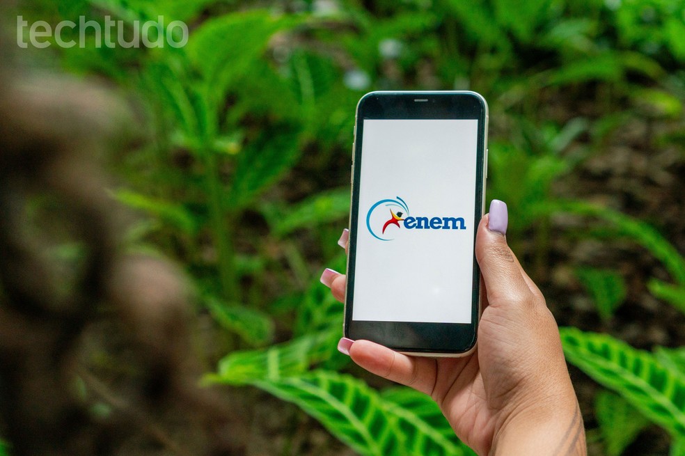 Simulado do Enem está disponível gratuitamente no aplicativo para Android e iOS — Foto: Laura Storino/TechTudo