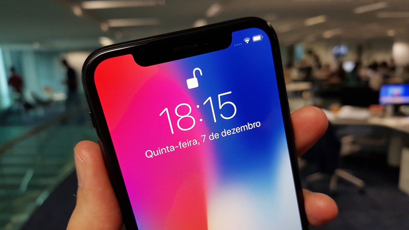 Lançamento de 2017, o iPhone X estreou o notch na área superior da tela, onde ficam sensores e câmeras