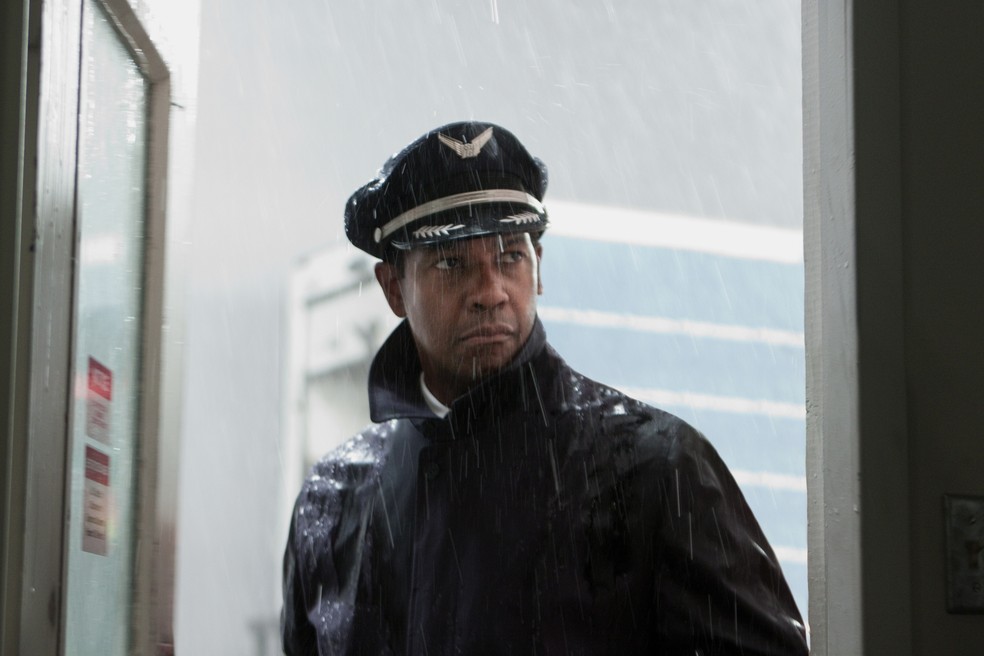 O Voo é um suspense onde Denzel Washington interpreta um piloto de avião com problemas de vício — Foto: Reprodução/IMDb
