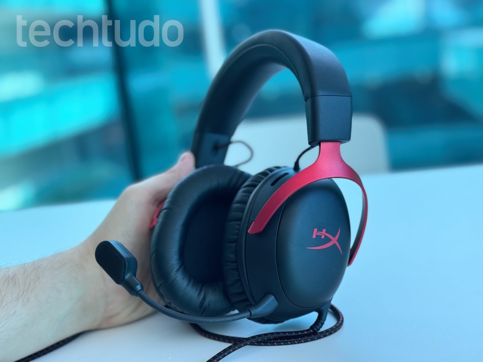 HyperX Cloud III Review: som do headset funciona bem nos graves e agudos, mas se destaca nos médios — Foto: Victor Bastos/TechTudo