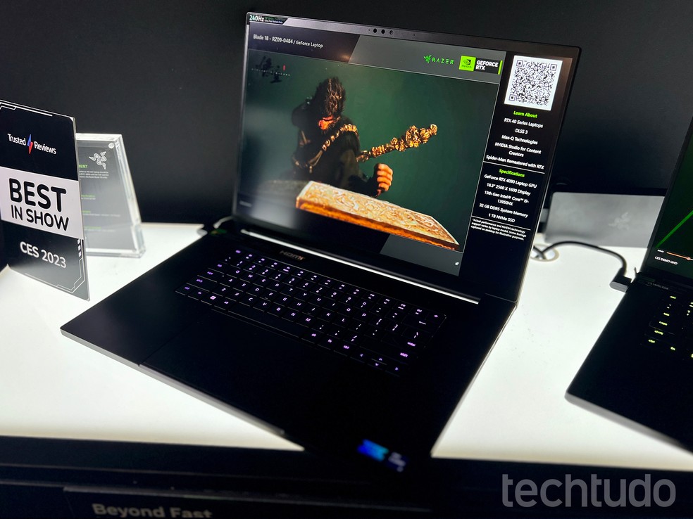 Razer Blade 18 tem display de 18 polegas e 4K a 165 Hz — Foto: Rubens Achilles/TechTudo