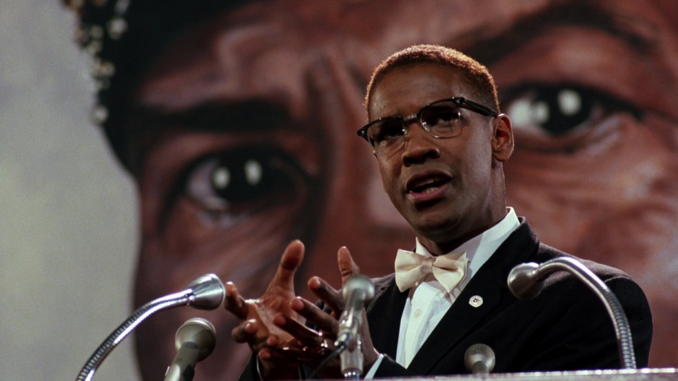O ativista estadunidense Malcolm X teve um filme biográfico lançado em 1992 com Denzel Washington no papel principal — Foto: Reprodução/IMDb