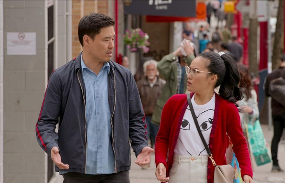 Randall Park e Ali Wong formam um par mais que engraçado na produção da Netflix, Meu Eterno Talvez — Foto: Divulgação/IMDb