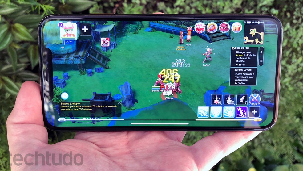 iPhone XS Max é capaz de rodar os jogos mais pesados da atualidade — Foto: Bruno De Blasi/TechTudo