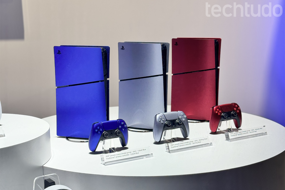 PS5 Slim nas cores Volcanic Red, Cobalt Blue e Sterling Silver — Foto: Rubens Achilles/TechTudo