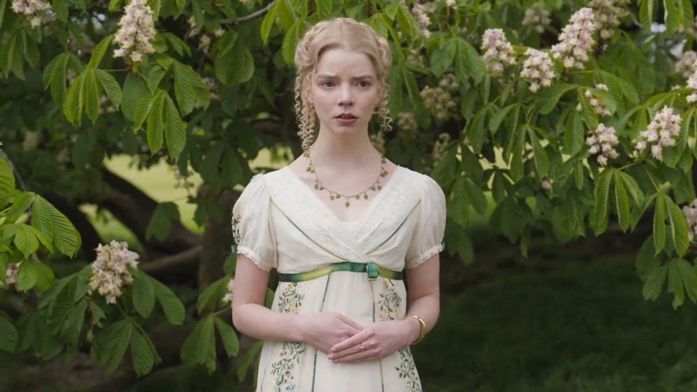 Emma é baseado no romance homônimo de Jane Austen e Taylor-Joy vive a personagem-título — Foto: Divulgação/Universal Pictures