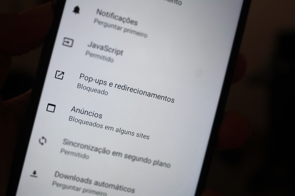 Anúncios pop-ups podem servir de veículo para a entrada de vírus em Androids e Iphones — Foto: Marcela Franco/TechTudo