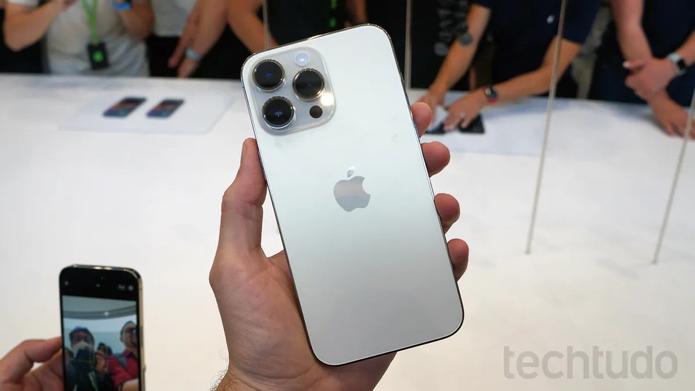 iPhone 14 Pro é um dos aparelhos que receberá a nova atualização — Foto: Thassius Veloso/TechTudo