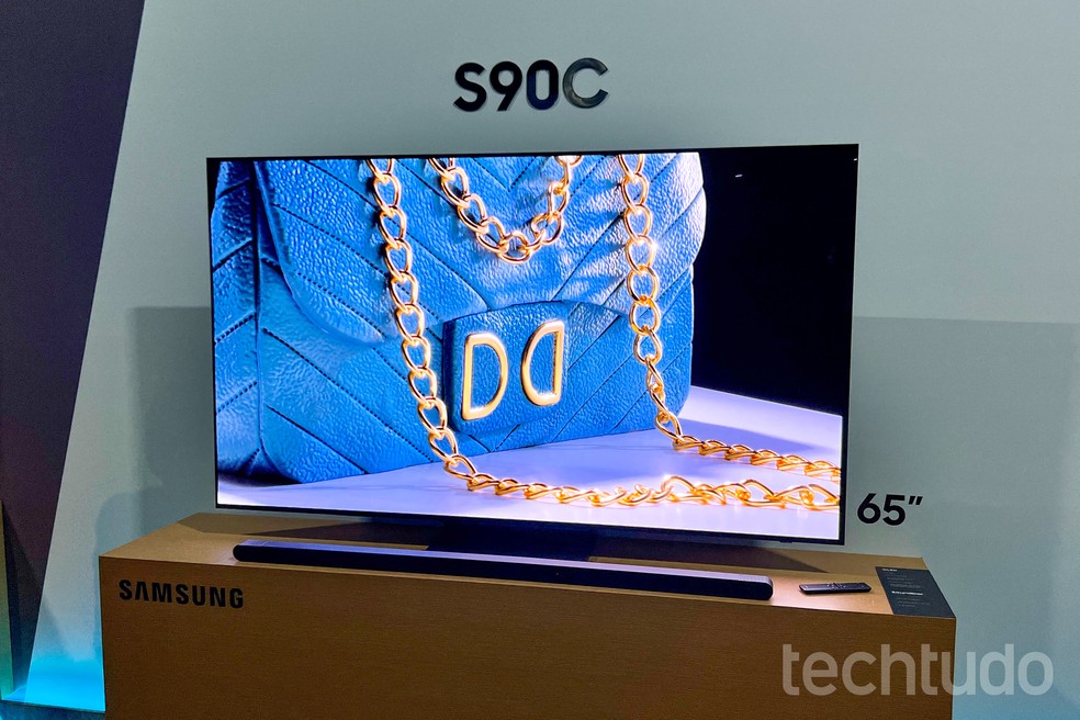 S90C é a primeira smart TV OLED da Samsung no Brasil — Foto: Rubens Achilles/TechTudo